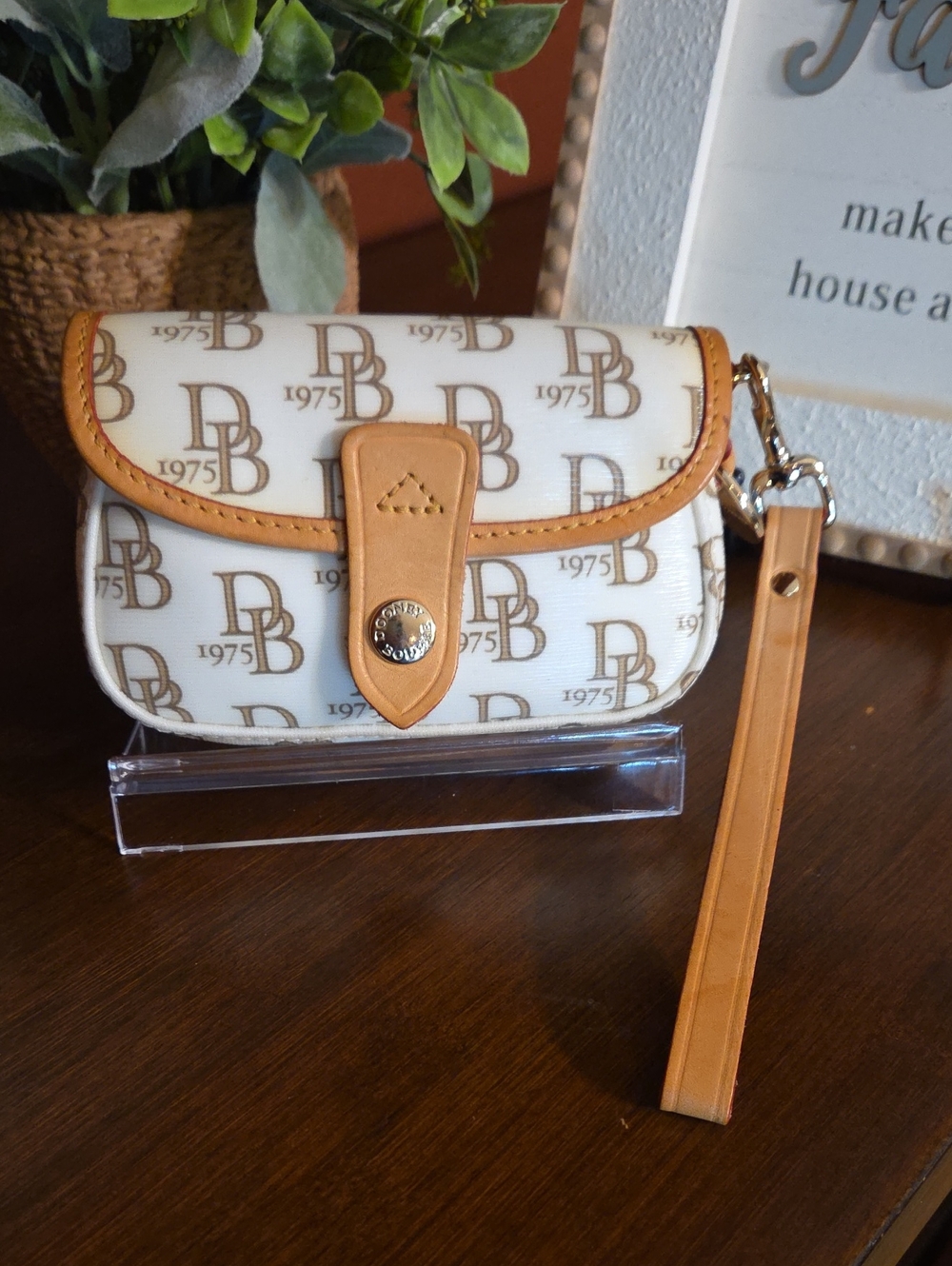 Dooney & Bourke 1975 Vintage Signature Logo Flap Wristlet - Picture 5 of 14